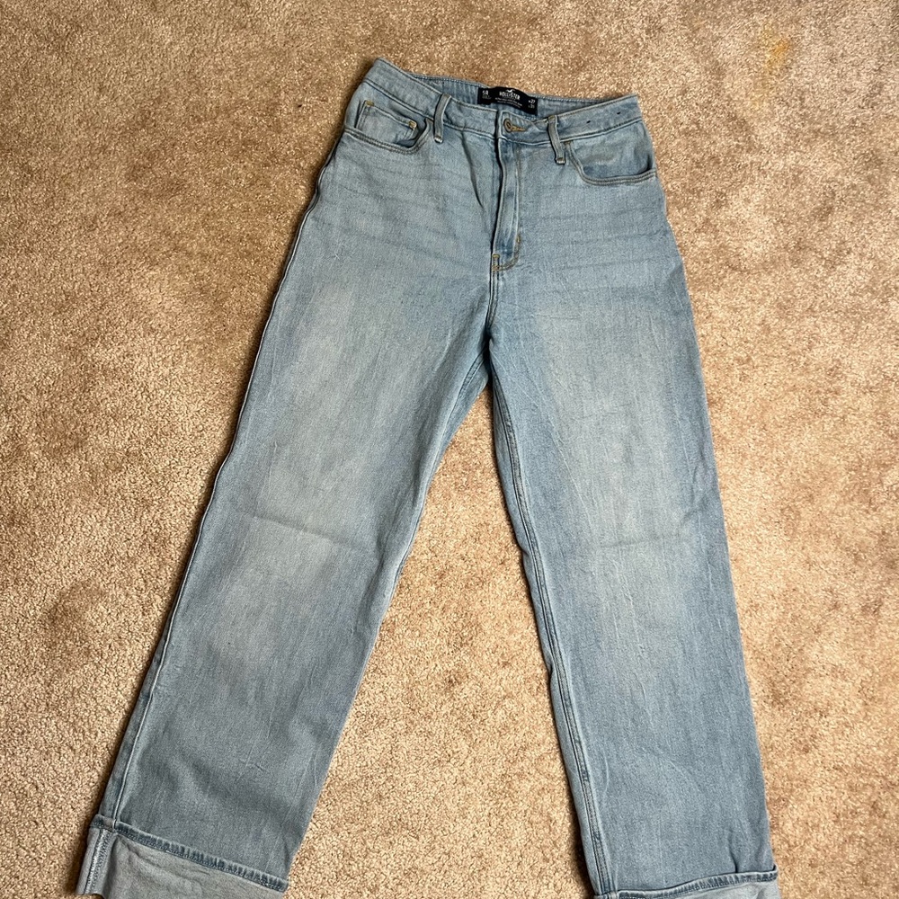 Hollister Ultra High Rise Dad Jean — W27 L31 (Size 5R)